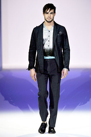 Giorgio Armani / - 2011